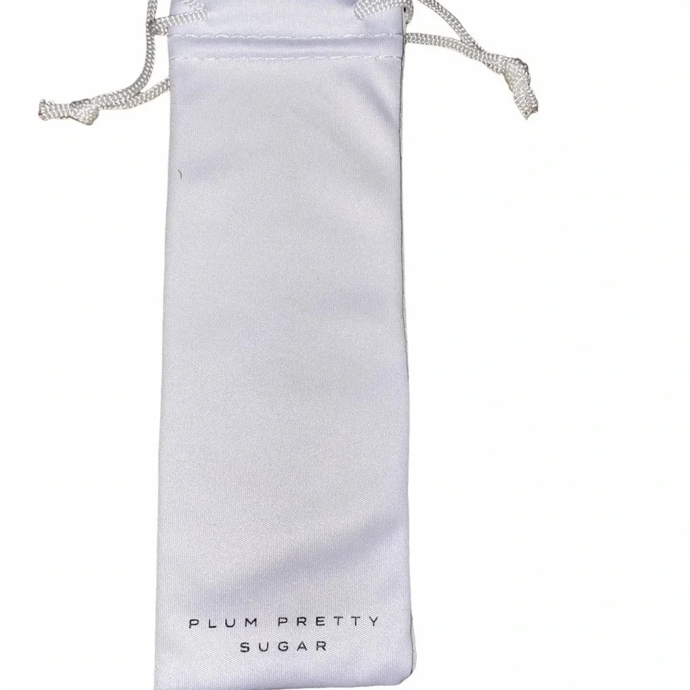 Plum Pretty Sugar Glasses holder